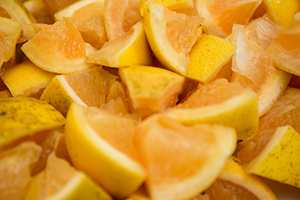 Oranges cut into chunks, photo by Tyler Jones/UF